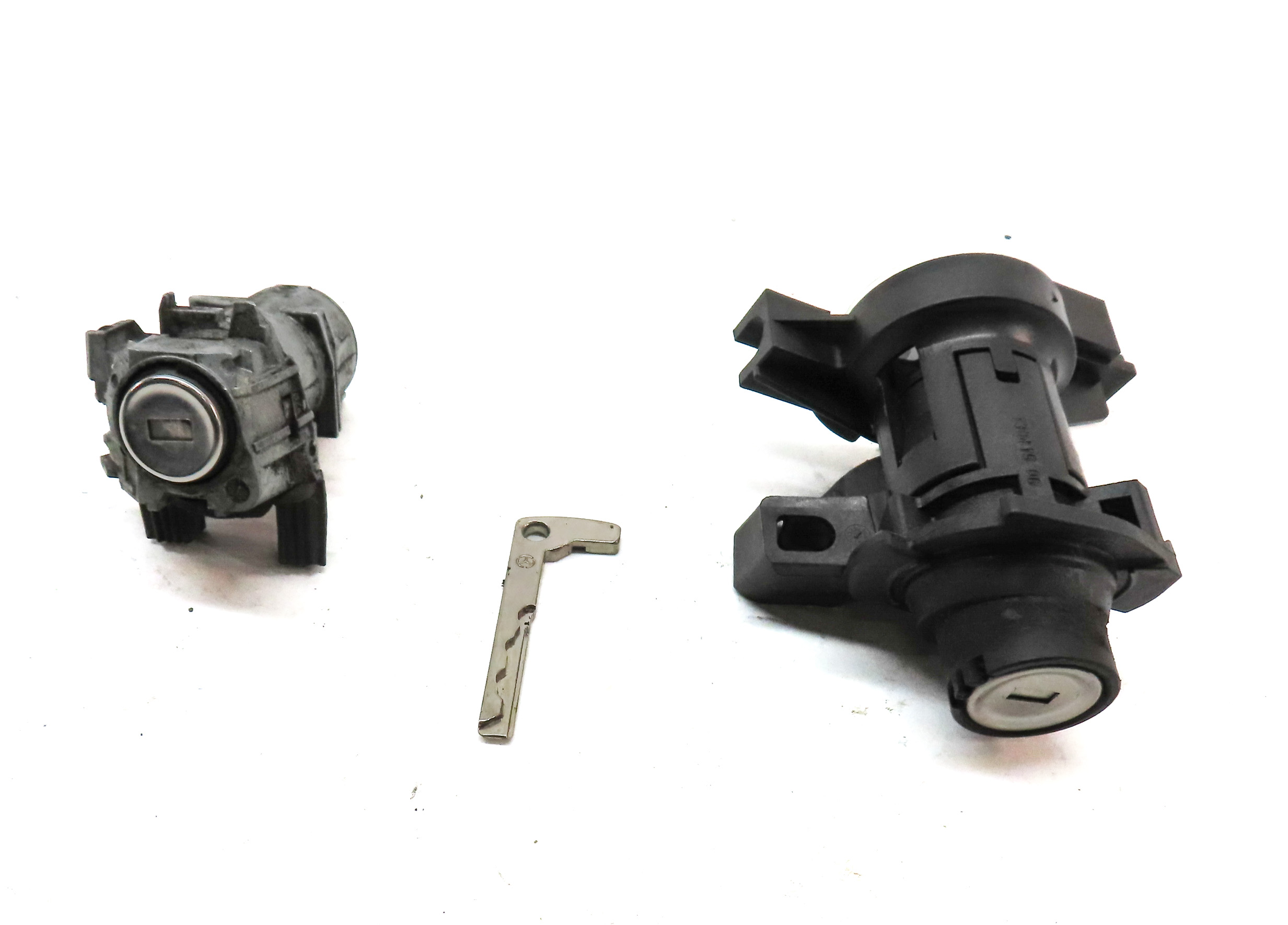 2016 MERCEDES E350 (W212) LEFT DRIVER DOOR & REAR TRUNK LOCK CYLINDER KEY SET/3 — exact item pictured
